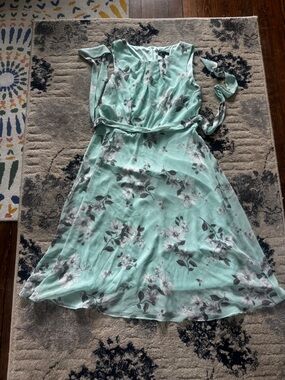 R&K Mint Green Floral Dress with Subtle Gray Blooms